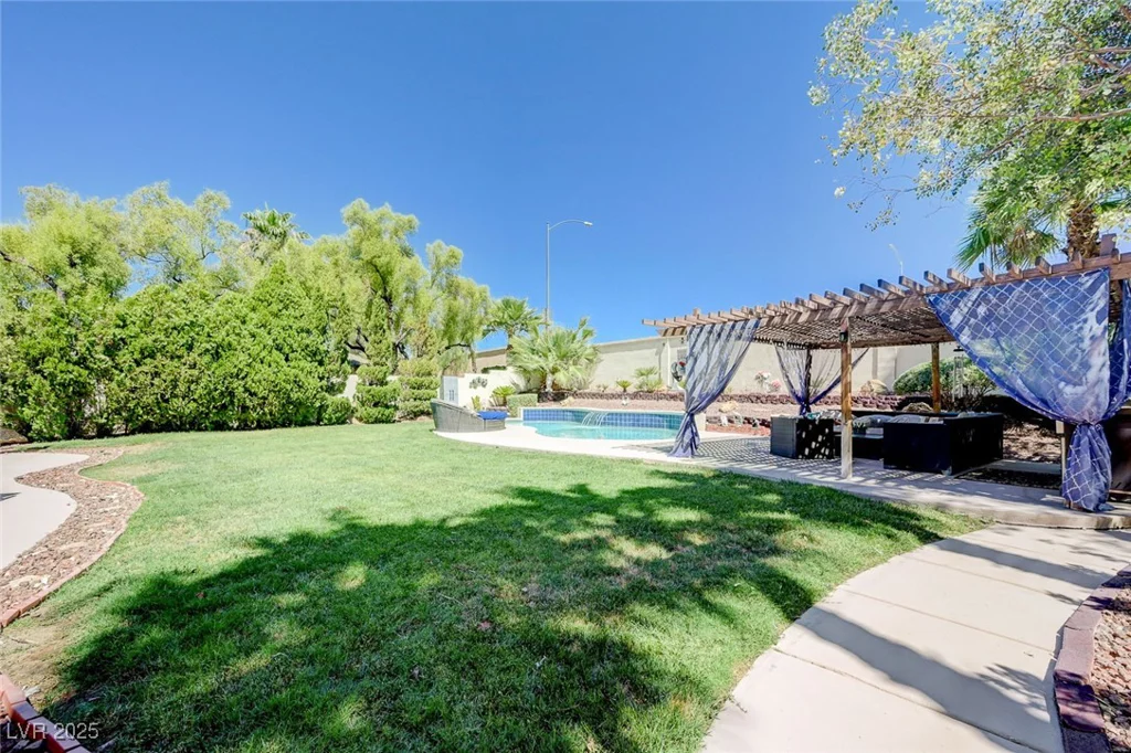 8960 Lansberry, Las Vegas, NV 89147
