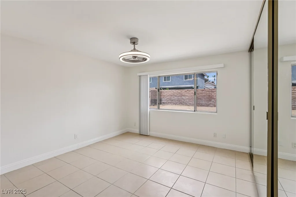 7000 Paddington, Las Vegas, NV 89147