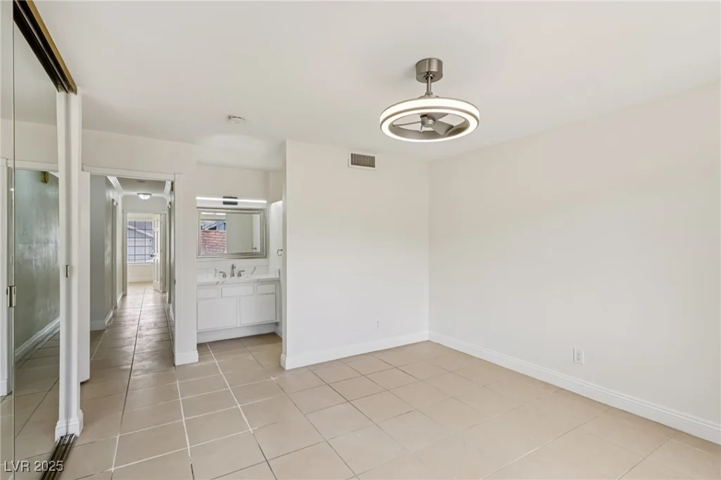 7000 Paddington, Las Vegas, NV 89147