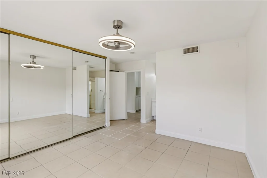 7000 Paddington, Las Vegas, NV 89147