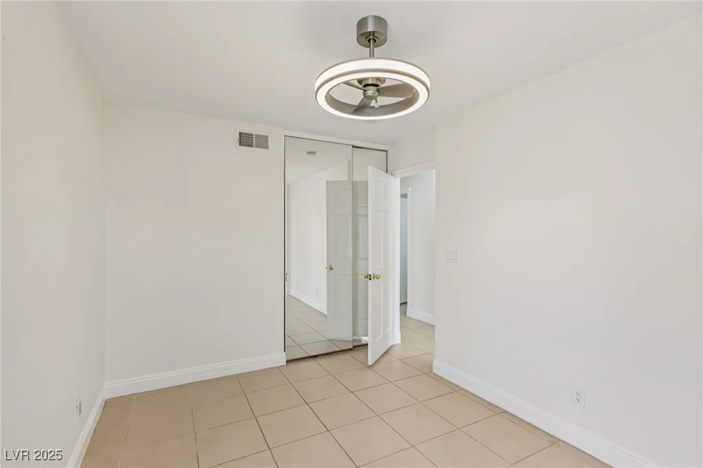 7000 Paddington, Las Vegas, NV 89147