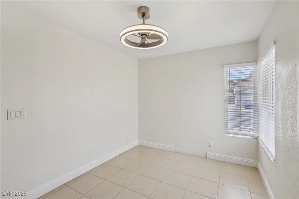 7000 Paddington, Las Vegas, NV 89147
