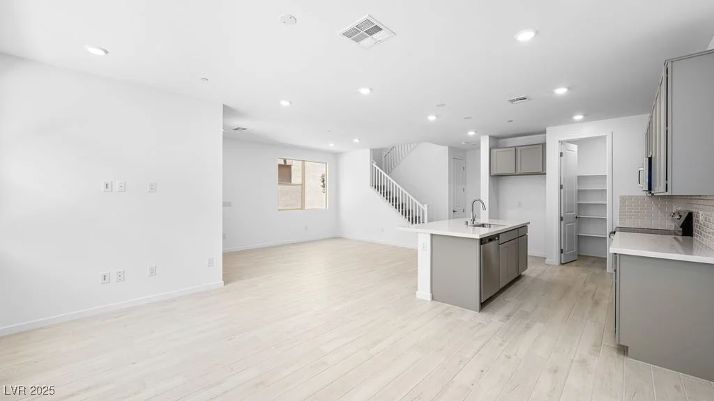 1527 Melodic Lark, Las Vegas, NV 89138