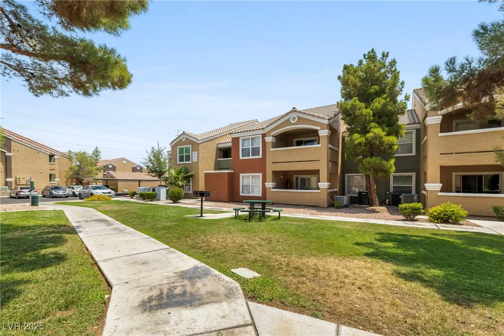 8101 Flamingo, Las Vegas, NV 89147