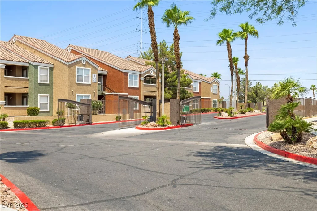 8101 Flamingo, Las Vegas, NV 89147