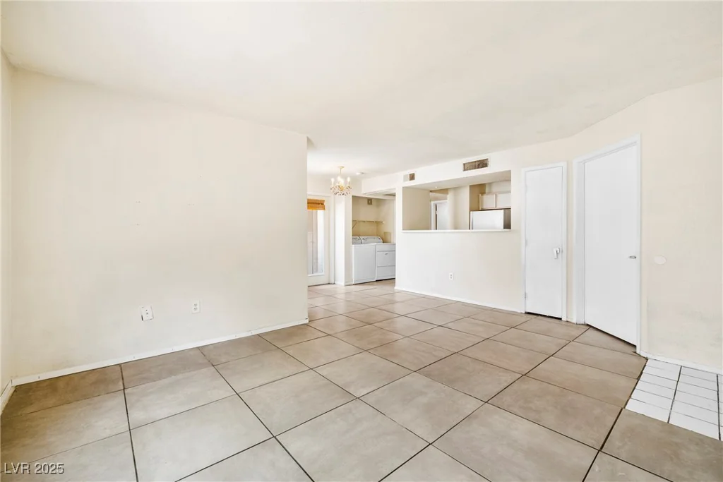 8101 Flamingo, Las Vegas, NV 89147