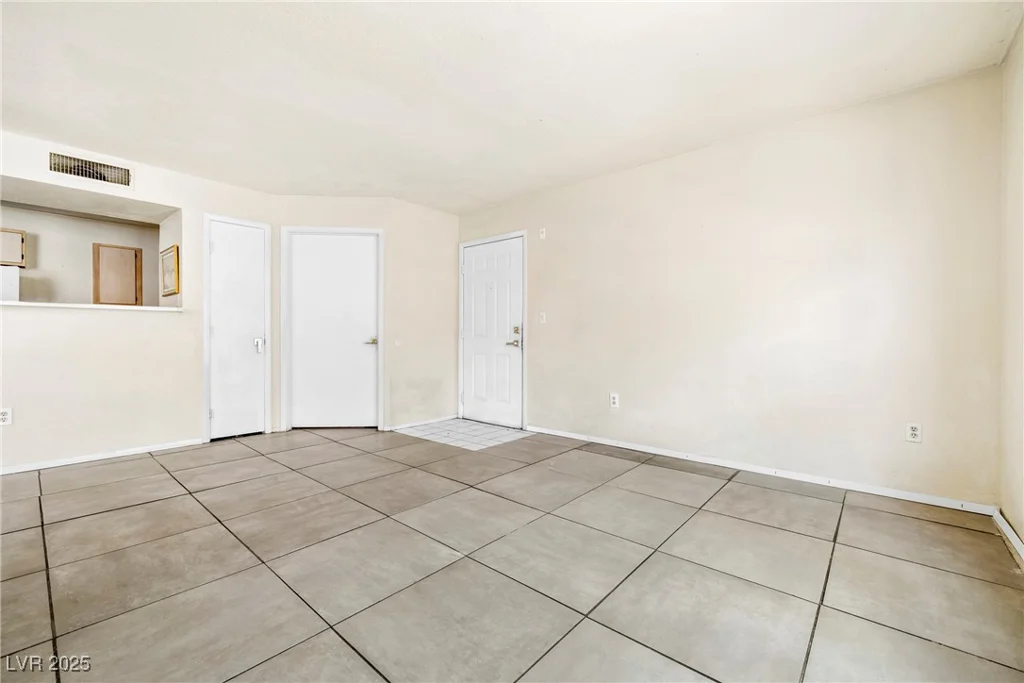 8101 Flamingo, Las Vegas, NV 89147