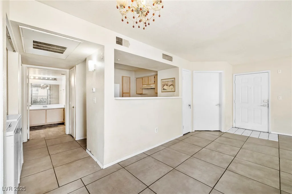 8101 Flamingo, Las Vegas, NV 89147