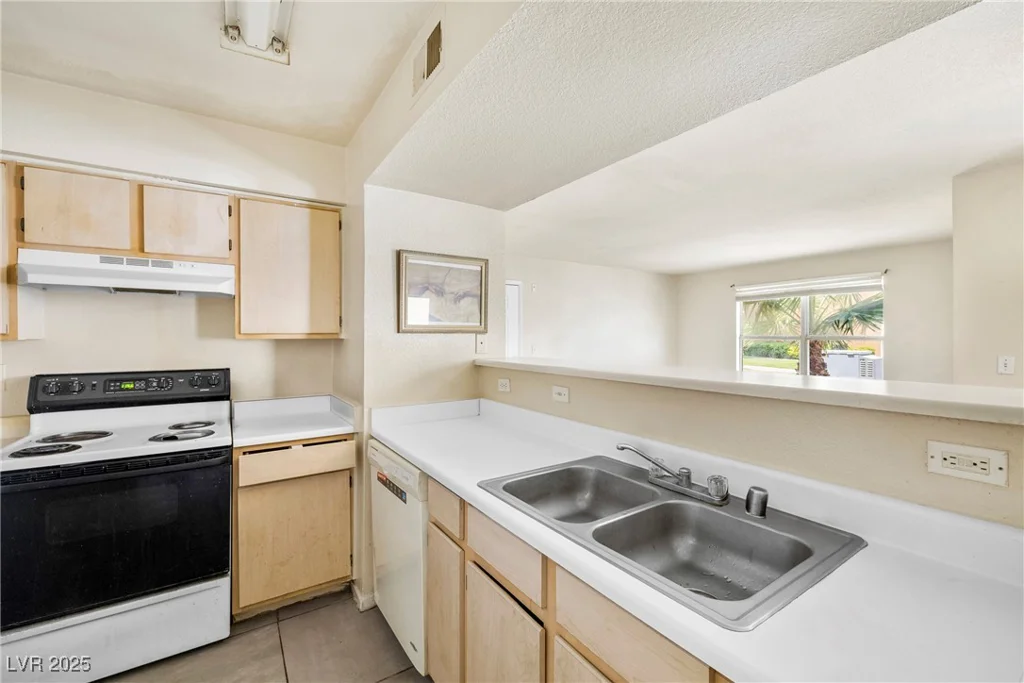 8101 Flamingo, Las Vegas, NV 89147