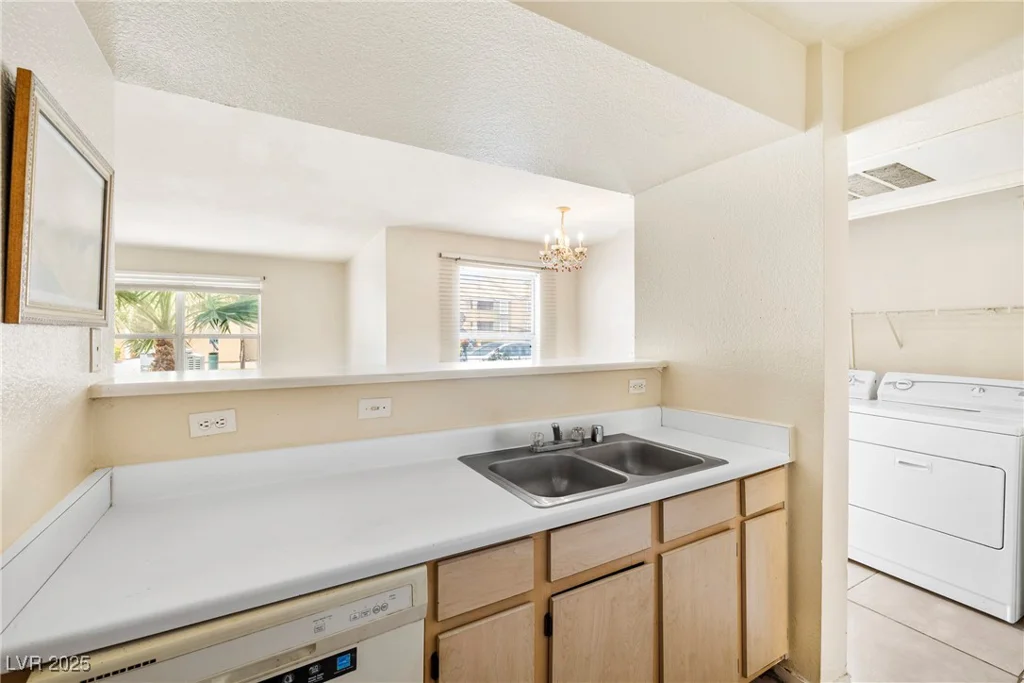 8101 Flamingo, Las Vegas, NV 89147