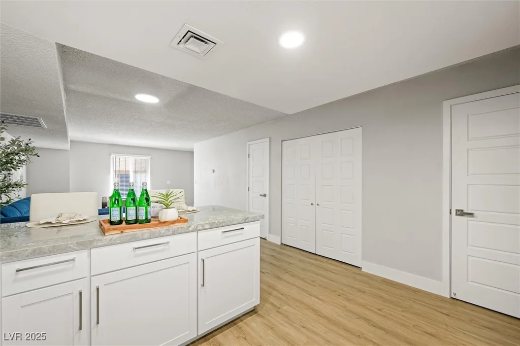 5612 Lake Mead, Las Vegas, NV 89108