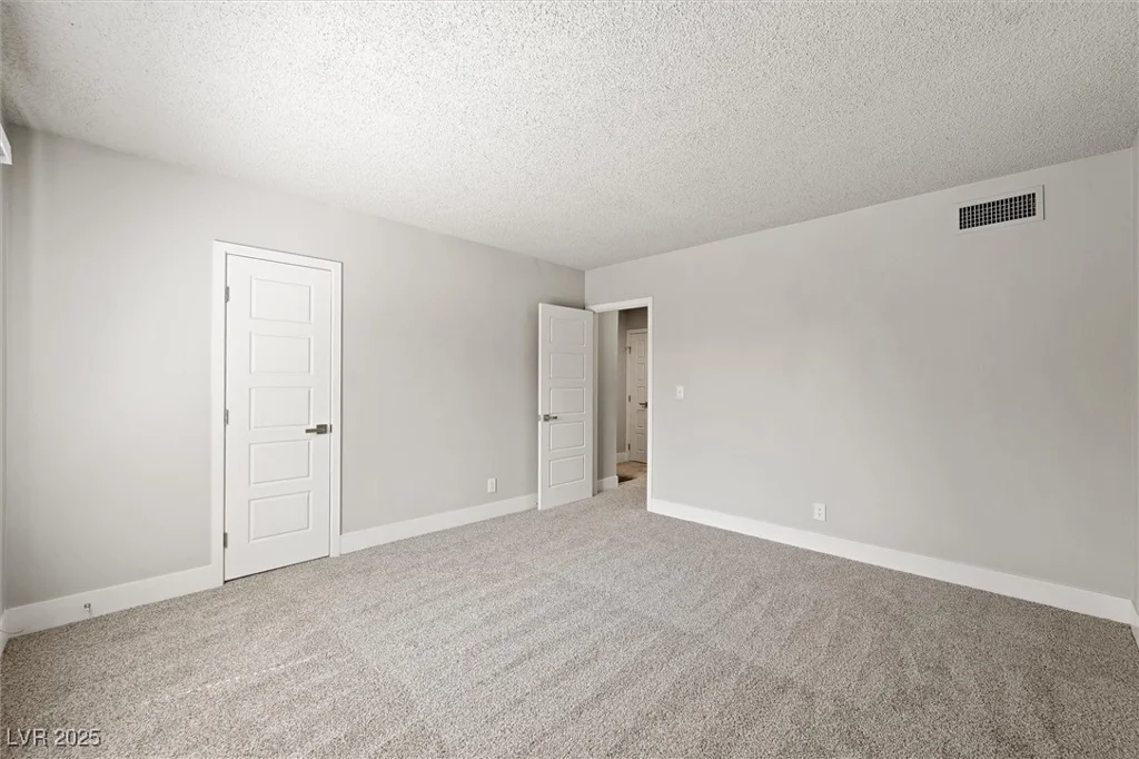 5612 Lake Mead, Las Vegas, NV 89108