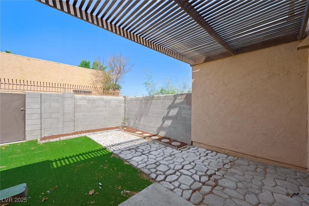 5612 Lake Mead, Las Vegas, NV 89108