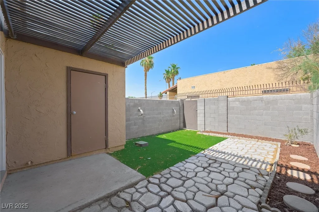 5612 Lake Mead, Las Vegas, NV 89108