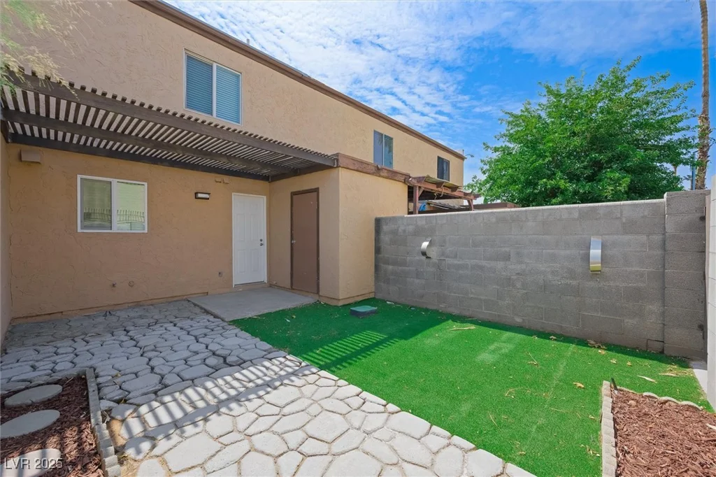 5612 Lake Mead, Las Vegas, NV 89108