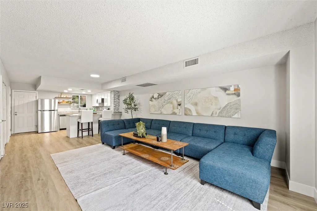 5612 Lake Mead, Las Vegas, NV 89108