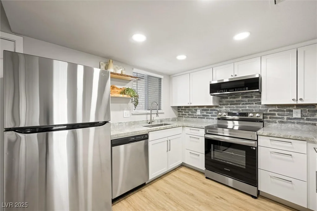 5612 Lake Mead, Las Vegas, NV 89108