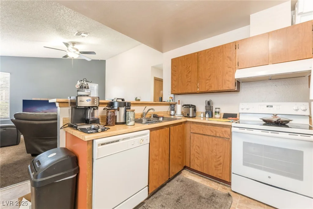 2666 Aarondavid, Las Vegas, NV 89121