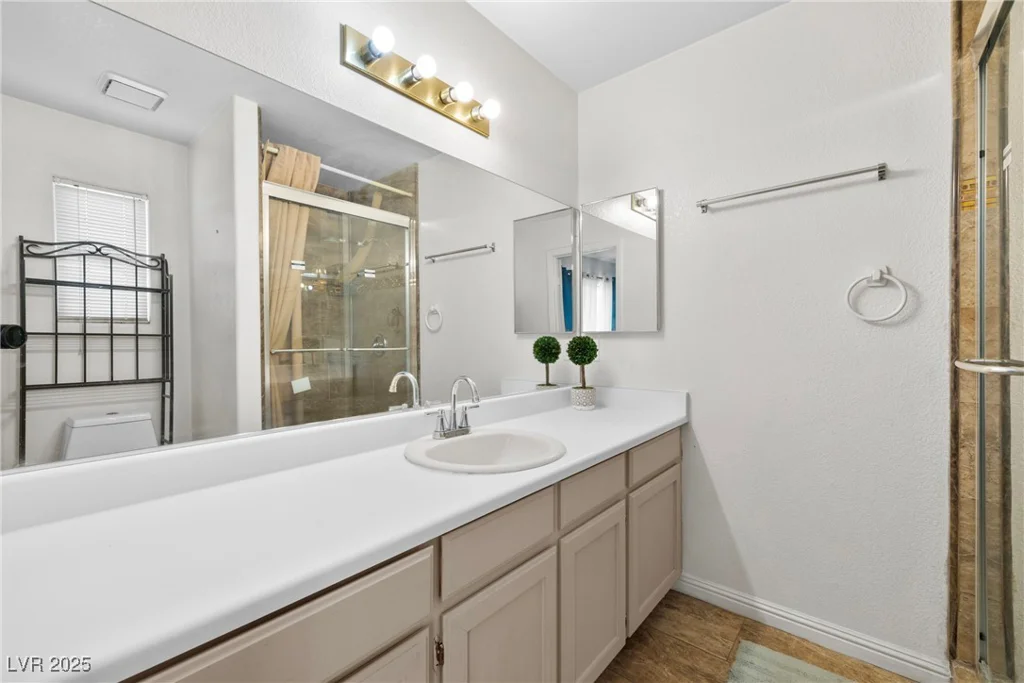 4863 New York, Las Vegas, NV 89104