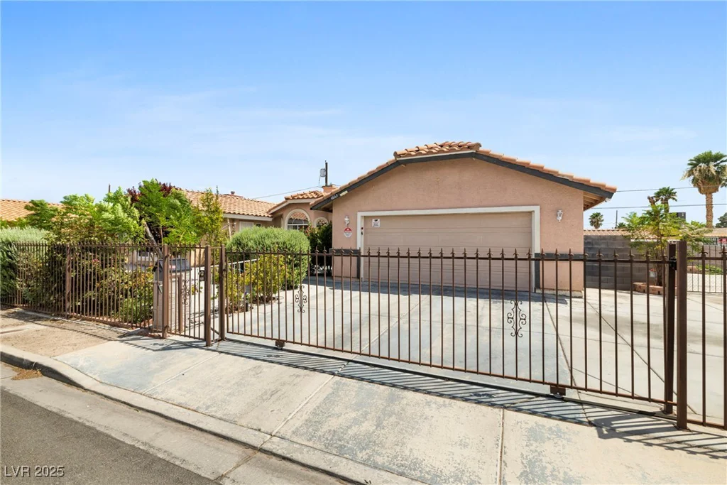 4863 New York, Las Vegas, NV 89104