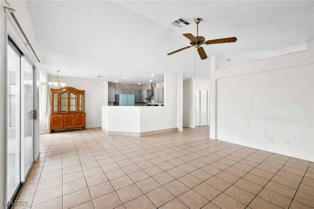 4863 New York, Las Vegas, NV 89104