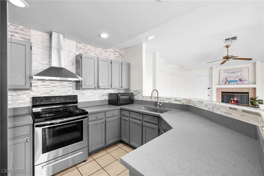 4863 New York, Las Vegas, NV 89104