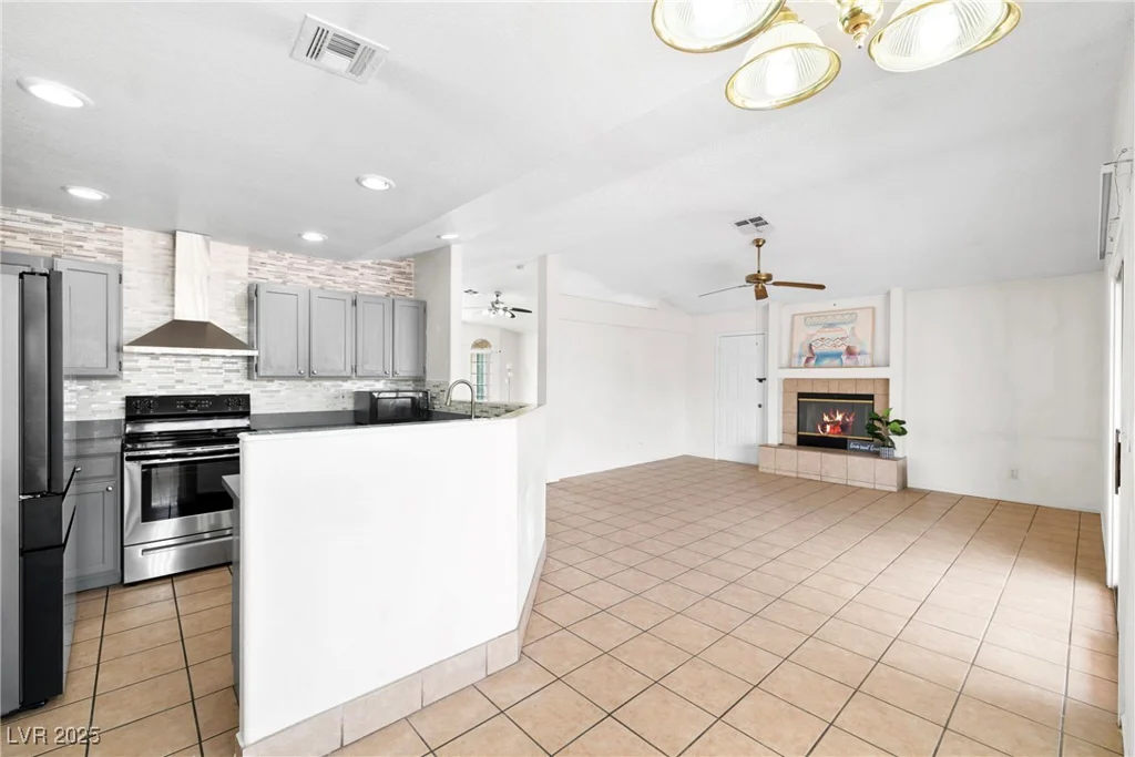 4863 New York, Las Vegas, NV 89104