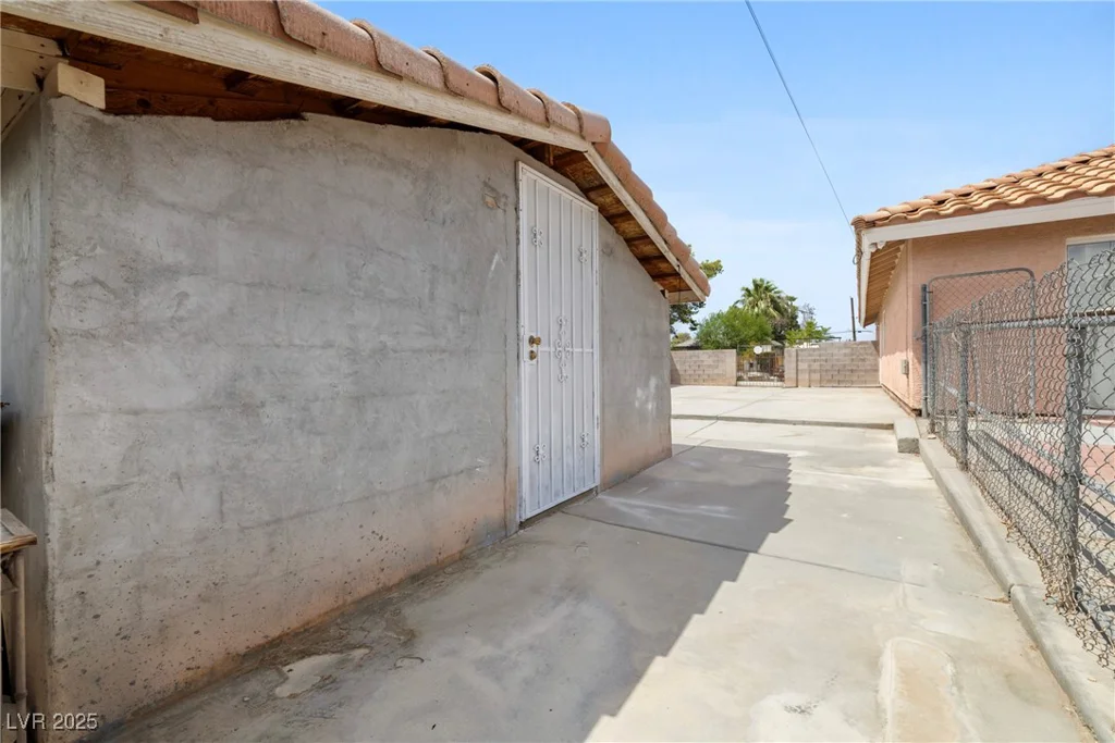 4863 New York, Las Vegas, NV 89104