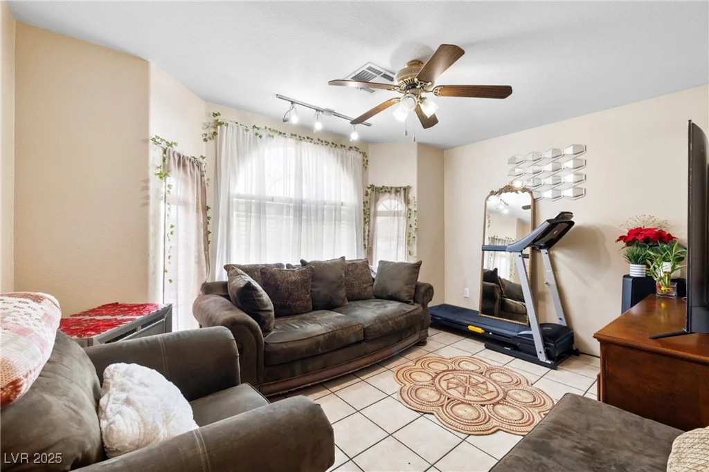 4863 New York, Las Vegas, NV 89104
