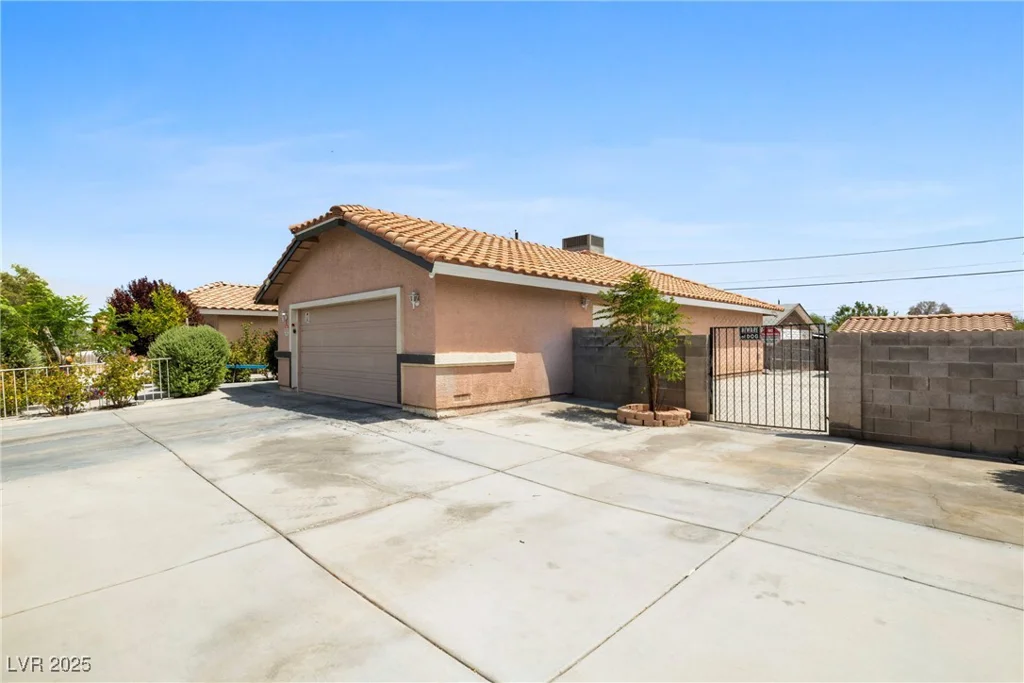 4863 New York, Las Vegas, NV 89104