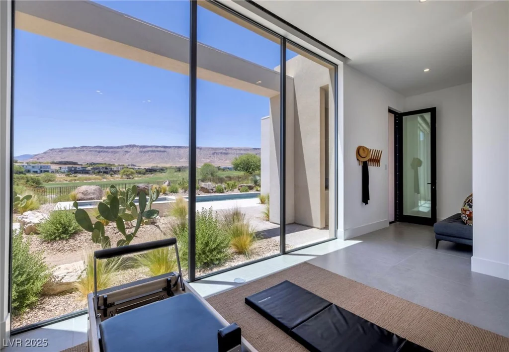 39 Crested Cloud, Las Vegas, NV 89135