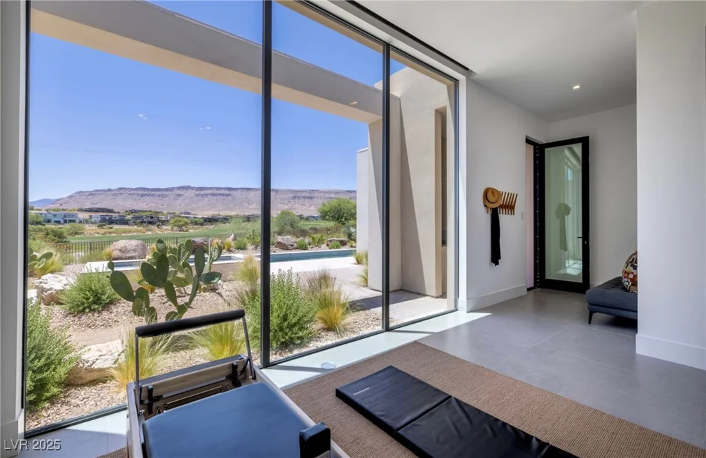 39 Crested Cloud, Las Vegas, NV 89135