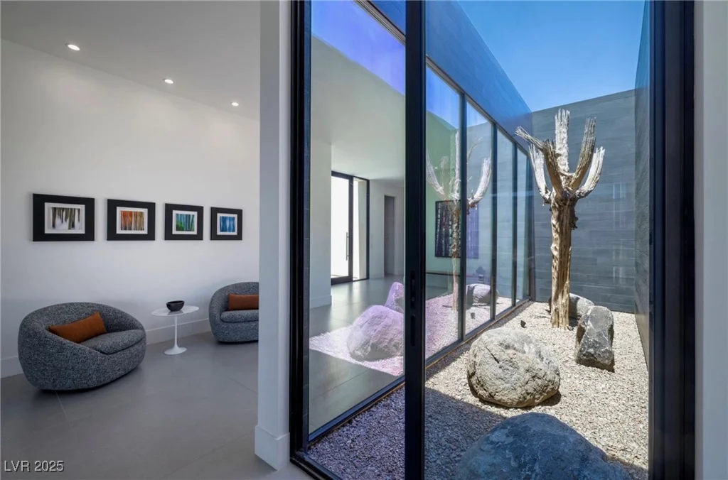 39 Crested Cloud, Las Vegas, NV 89135