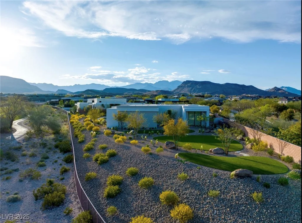 39 Crested Cloud, Las Vegas, NV 89135
