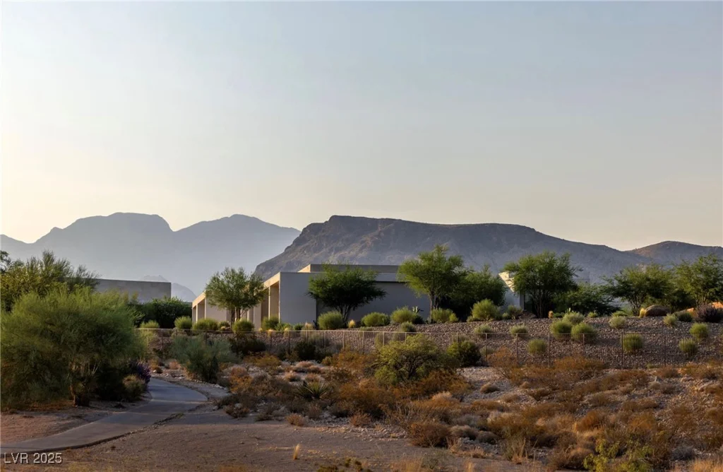 39 Crested Cloud, Las Vegas, NV 89135