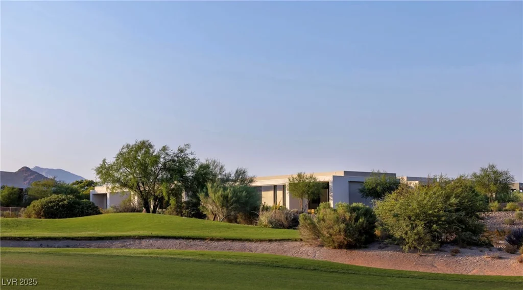 39 Crested Cloud, Las Vegas, NV 89135