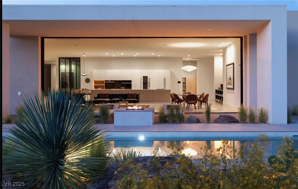 39 Crested Cloud, Las Vegas, NV 89135