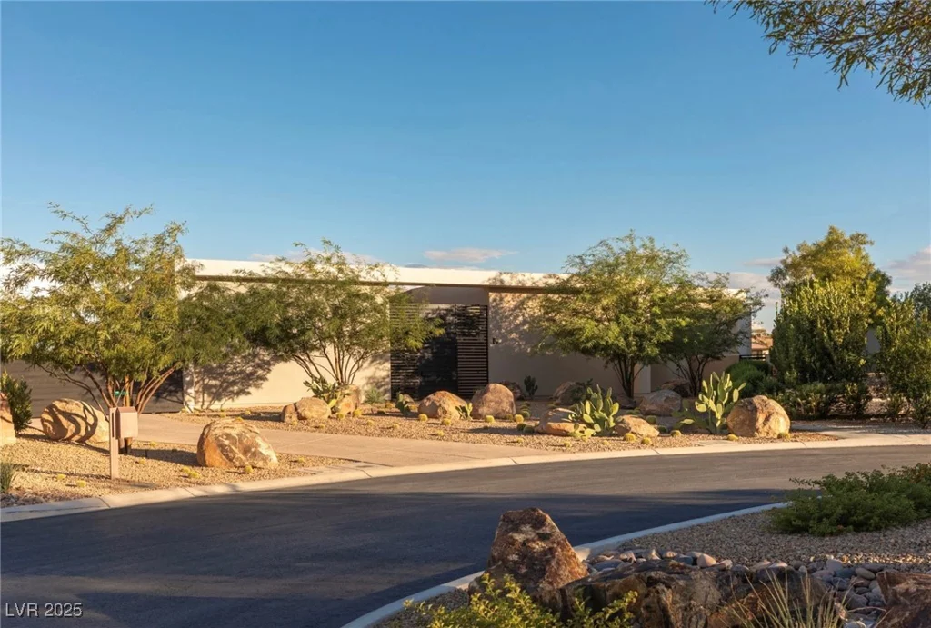 39 Crested Cloud, Las Vegas, NV 89135