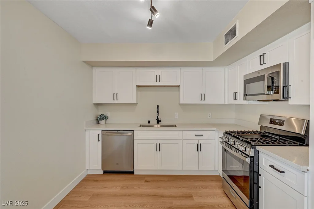4804 Apawana, Las Vegas, NV 89108