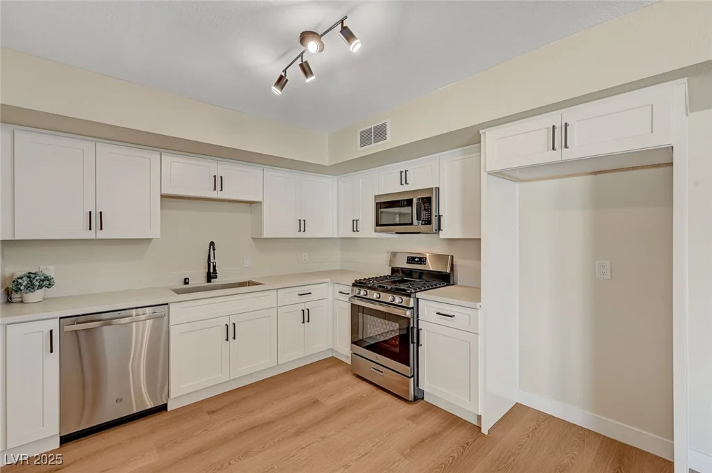 4804 Apawana, Las Vegas, NV 89108