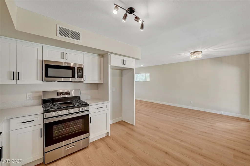 4804 Apawana, Las Vegas, NV 89108