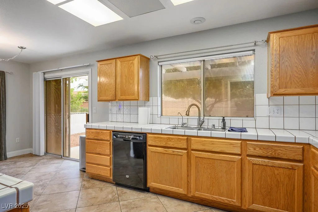 9325 Yucca Blossom, Las Vegas, NV 89134