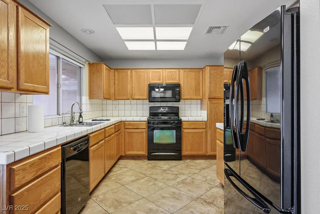 9325 Yucca Blossom, Las Vegas, NV 89134