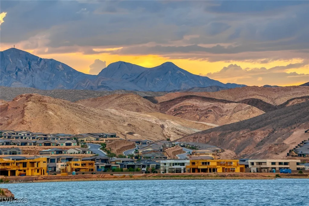 17 Via Del Garda, Henderson, NV 89011