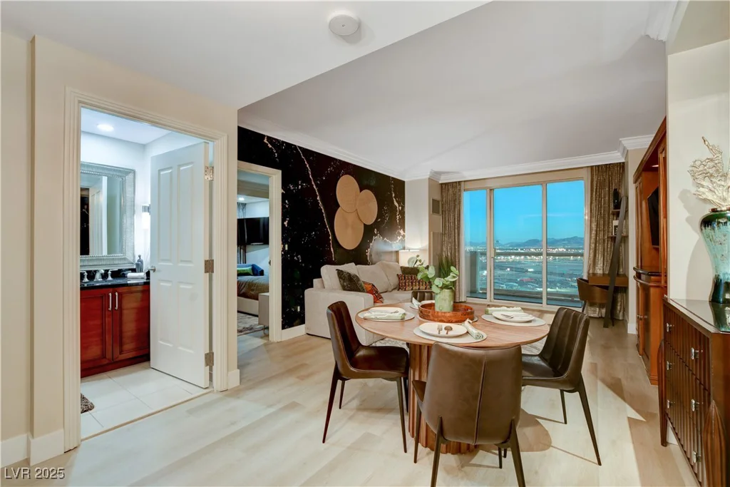 145 Harmon, Las Vegas, NV 89109