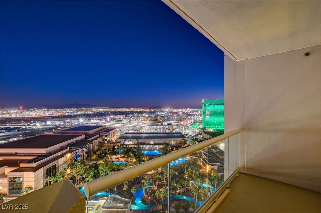 145 Harmon, Las Vegas, NV 89109