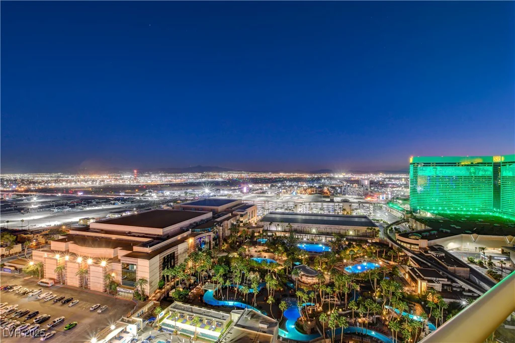 145 Harmon, Las Vegas, NV 89109