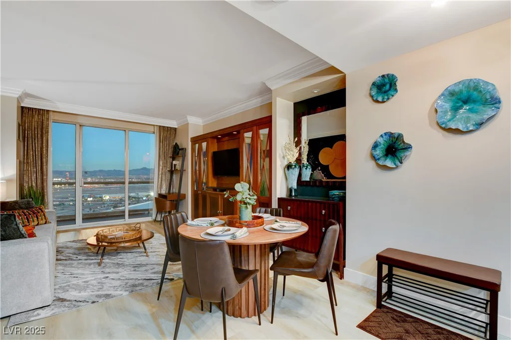 145 Harmon, Las Vegas, NV 89109