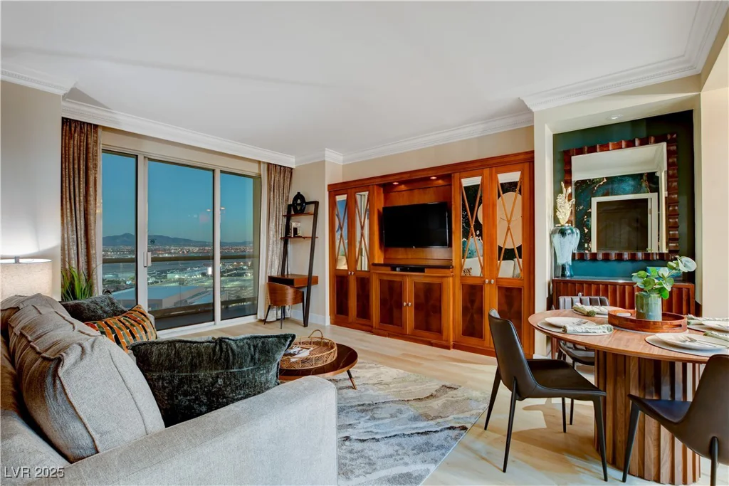 145 Harmon, Las Vegas, NV 89109