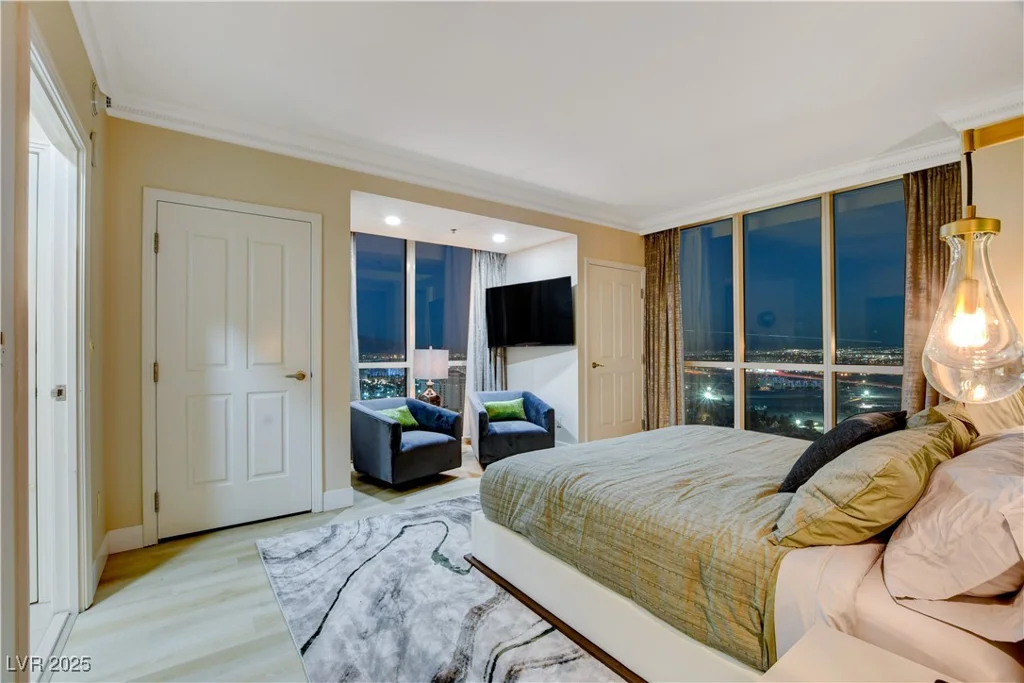 145 Harmon, Las Vegas, NV 89109